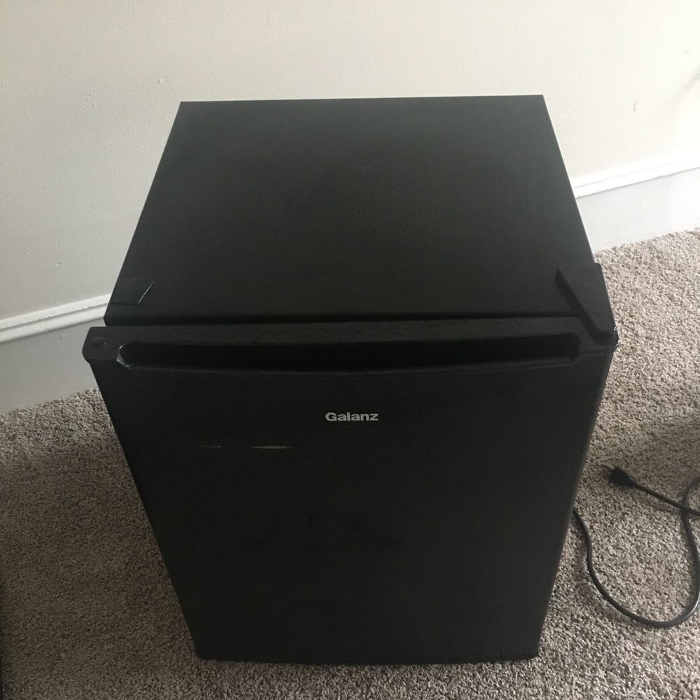Mini Fridge - Picture 2 of 4